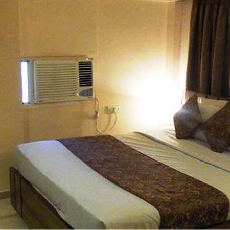 Hotel Eden Ахмедабад Екстериор снимка