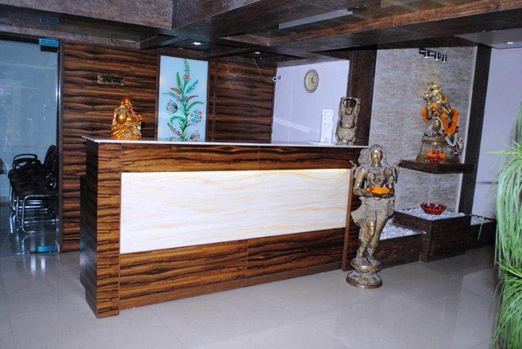 Hotel Eden Ахмедабад Екстериор снимка