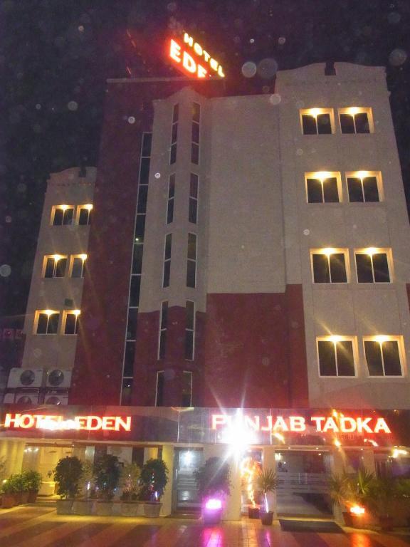 Hotel Eden Ахмедабад Екстериор снимка
